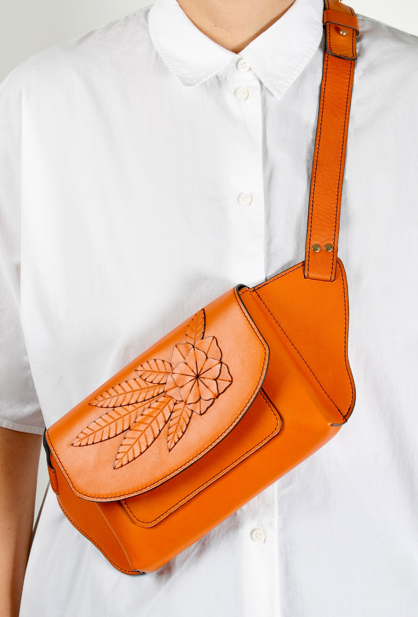Ava - Vertical leather tote